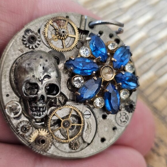 Custom made watch gut pendant - Picture 6 of 6